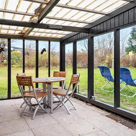 Ferienhaus 2 Bedroom Cozy In