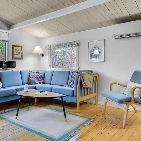 Dom wakacyjny 2 Bedroom Cozy In