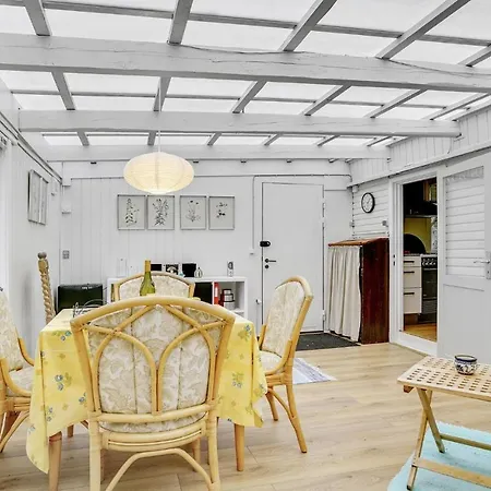 2 Bedroom Cozy In 別荘 Jægerspris