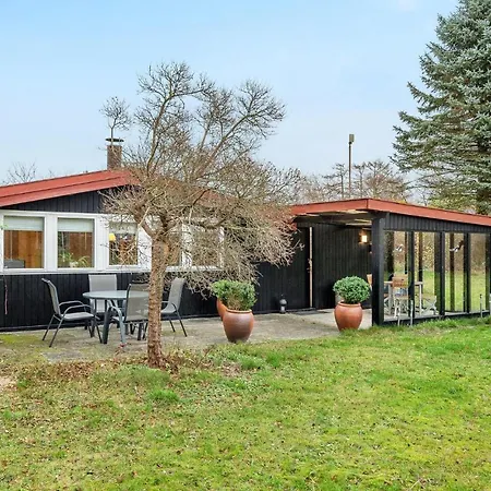 2 Bedroom Cozy In بيت للعطل Jægerspris