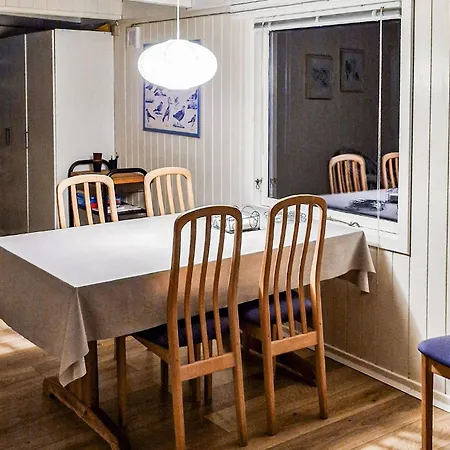 بيت للعطل 2 Bedroom Cozy In